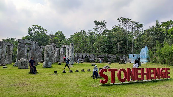 Eksplorasi Stonehenge Yogyakarta dan Pesona Alamnya